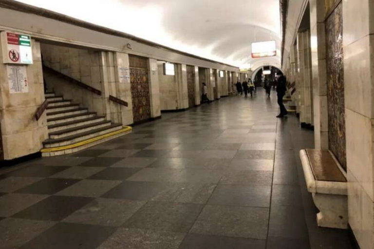 На платформах станций метро в Киеве установят дефибрилляторы