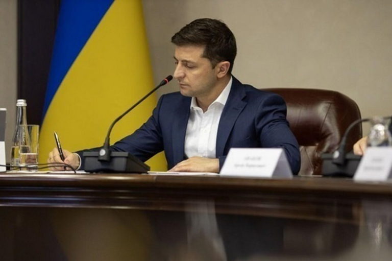 Зеленский подписал указ о высоких технологиях в сфере обороны Зеленский подписал указ о высоких технологиях в сфере обороны