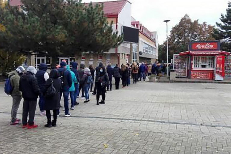 В Словакии половину населения проверили на COVID-19 В Словакии половину населения проверили на COVID-19