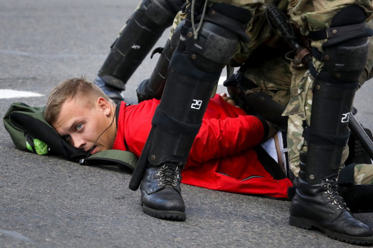 В Беларуси суд дал протестующему пять лет тюрьмы В Беларуси суд дал протестующему пять лет тюрьмы