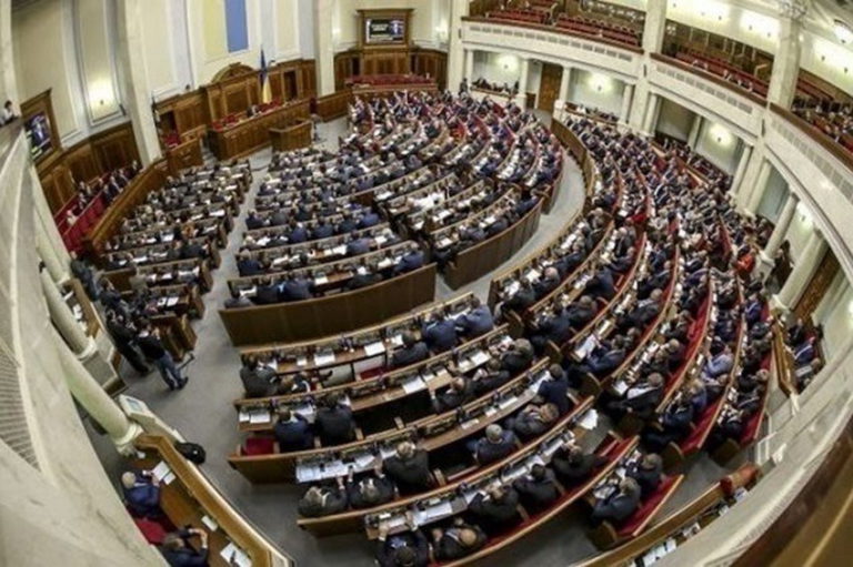 ВР приняла закон о госслужбе с правками Зеленского