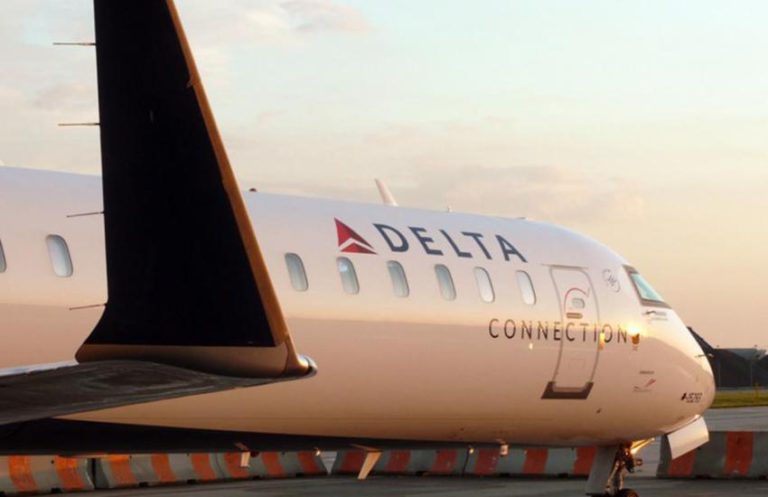 Delta Airlines отменила около ста рейсов из-за нехватки сотрудников