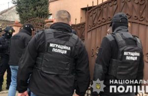 На Закарпатье мужчина удерживал в неволе трех иностранцев