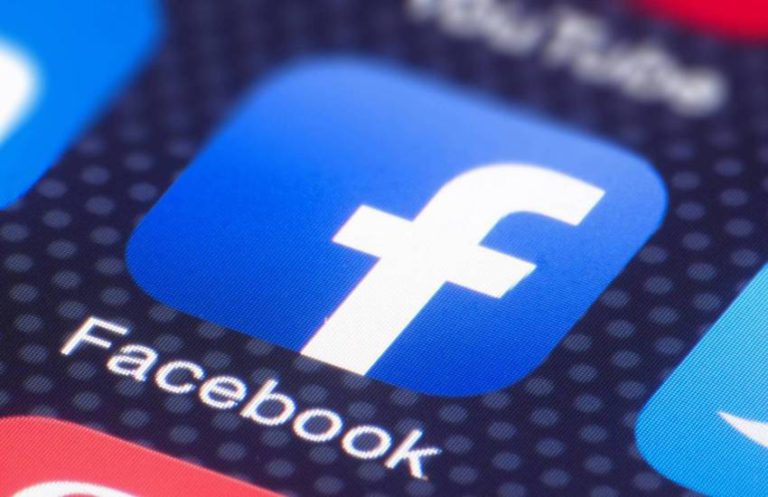 Хакеры слили данные более 500 млн юзеров Facebook