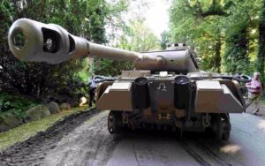 В Германии пенсионер хранил в подвале зенитную установку и нацистский танк