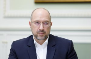 Коллективный иммунитет от COVID-19 будет через год – Шмыгаль