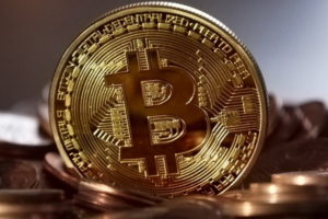 Цена биткоина превысила $50 тысяч впервые с мая