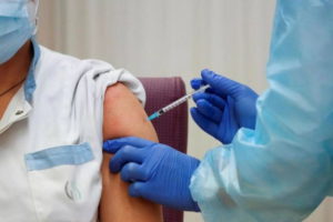 За сутки привили от COVID почти 70 тысяч украинцев