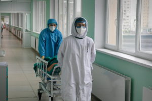 Заболеваемость COVID растет восемь недель подряд