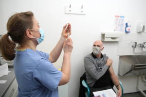 В Украине за сутки привили 161 тысячу человек