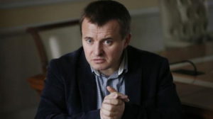 Суд разрешил задержать экс-министра энергетики