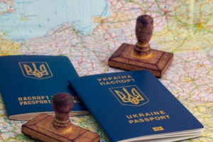 Польша в 2021 году увеличила выдачу виз украинцам почти на треть