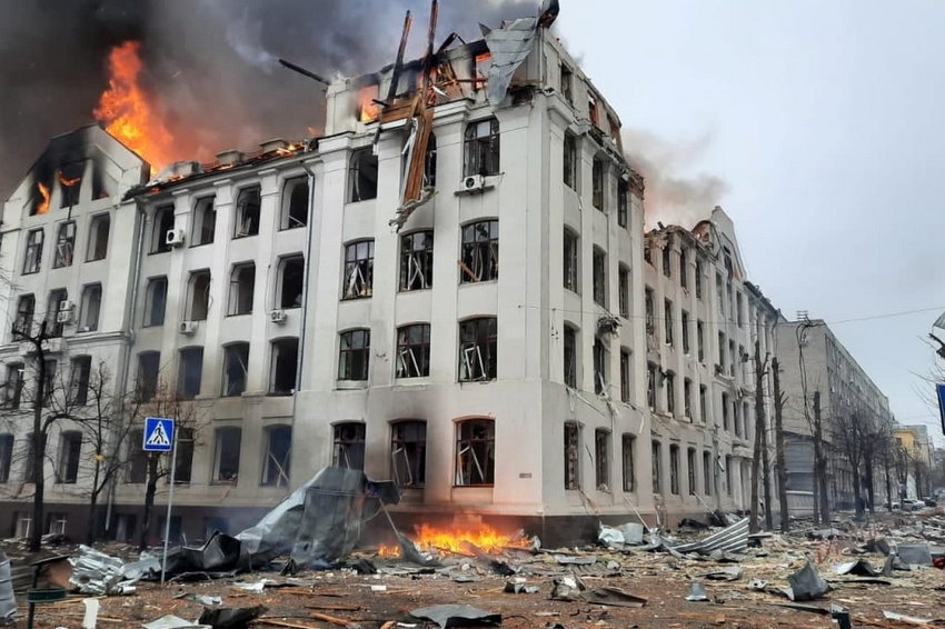 Обстрелы в Харькове: горит несколько многоэтажек