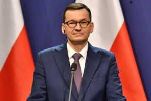 ЄС має намір виключити продаж нафти з РФ до третіх країн - Моравецький