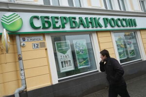 Російський Сбербанк почав працювати у Криму