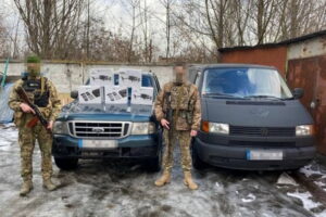 Розвідники ГУР отримали від волонтерів два авто та дрони
