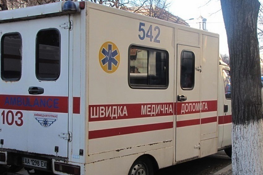 На Одещині поліцейський врізався на мотоциклі в припарковане авто - ЗМІ