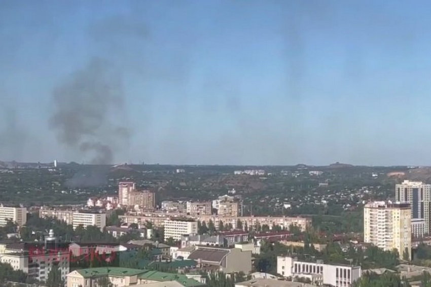 У Донецьку пролунав вибух і спалахнула пожежа