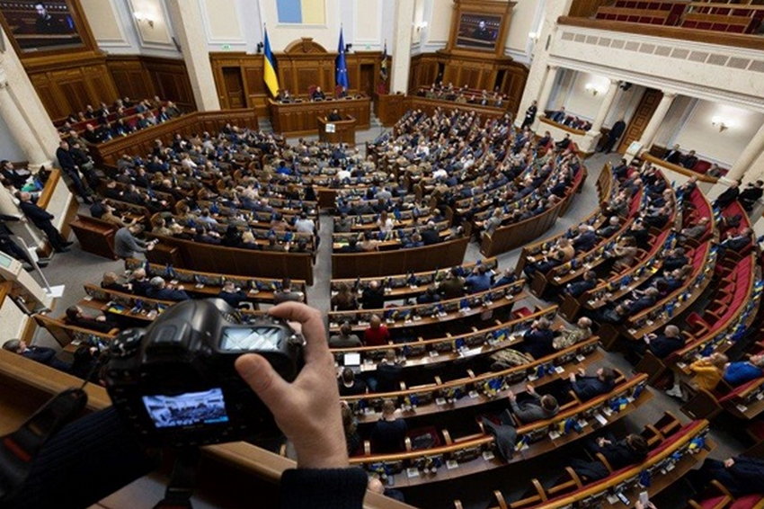 Рада прийняла проєкт закону, що виконує один структурний маяк МВФ