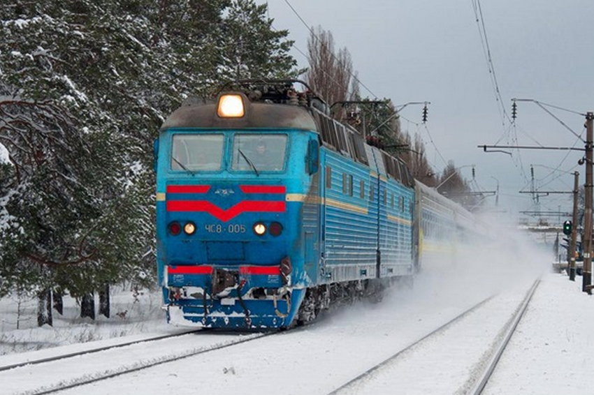 На новорічно-різдвяний період УЗ запровадила додаткові рейси до Карпат