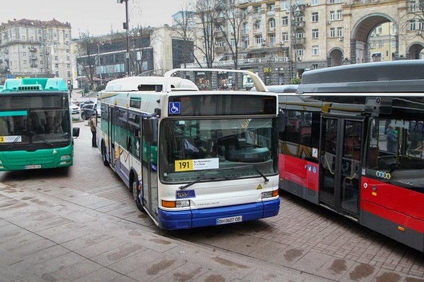 У Києві змінять дорожній рух через закриття метро