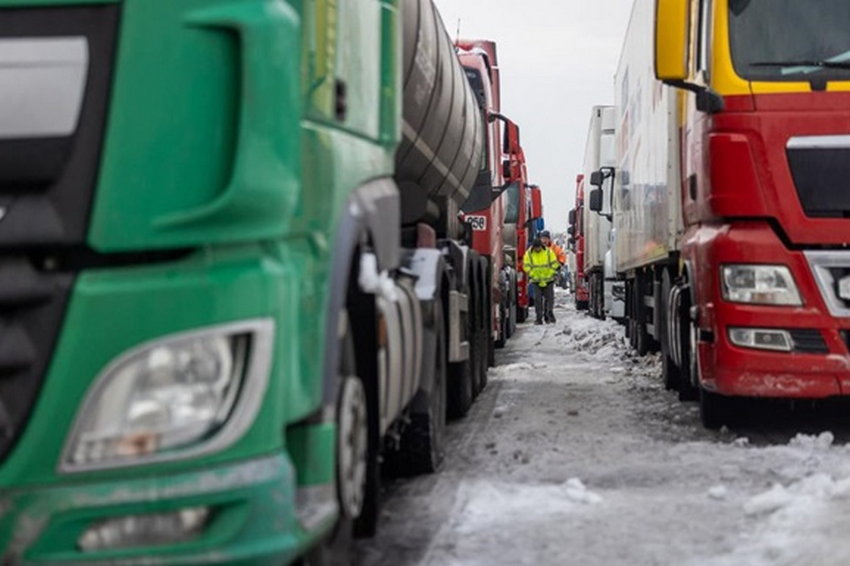 В чергах на кордоні понад 5 тис. вантажівок - ДПСУ