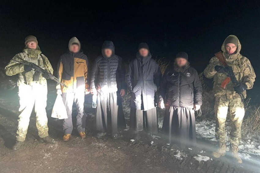 На кордоні з Молдовою затримали порушників у рясах