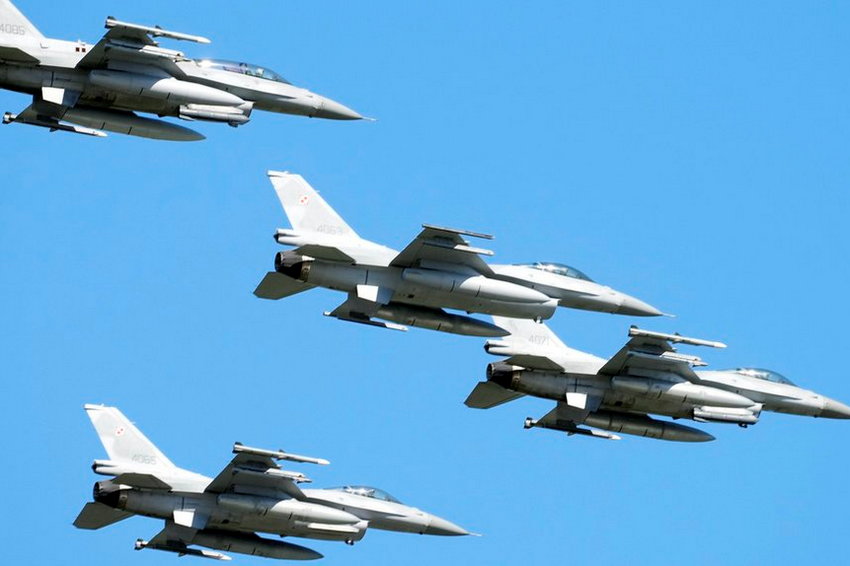 У США назвали терміни навчання пілотів ЗСУ на F-16