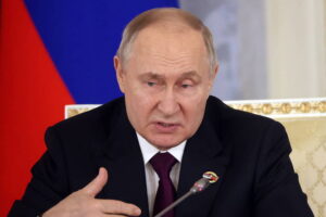 Путін запровадив посади політруків у держустановах Росії - ЗМІ