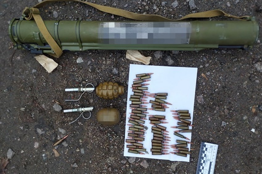 Військовим передали гранатомети, вилучені у бурштинової мафії