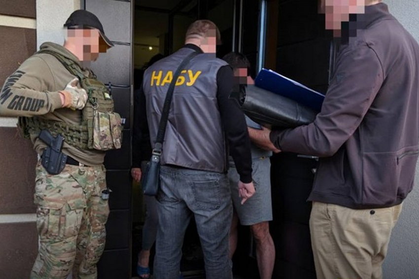 Суд узяв під варту організаторів злочинної групи на Чернівецькій митниці