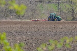 Банда росіян викрадала трактори на ТОТ - соцмережі