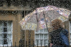 Дощі та грози накриють частину України цими вихідними