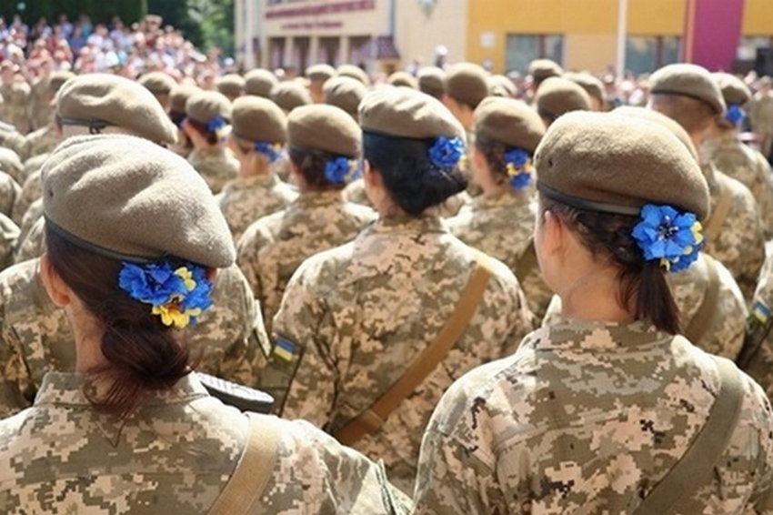 Блінкен анонсував допомогу НАТО українським жінкам-військовим