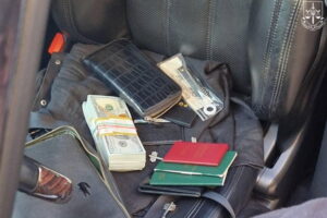 Співробітницю Мінʼюсту та її спільника викрито на махінаціях