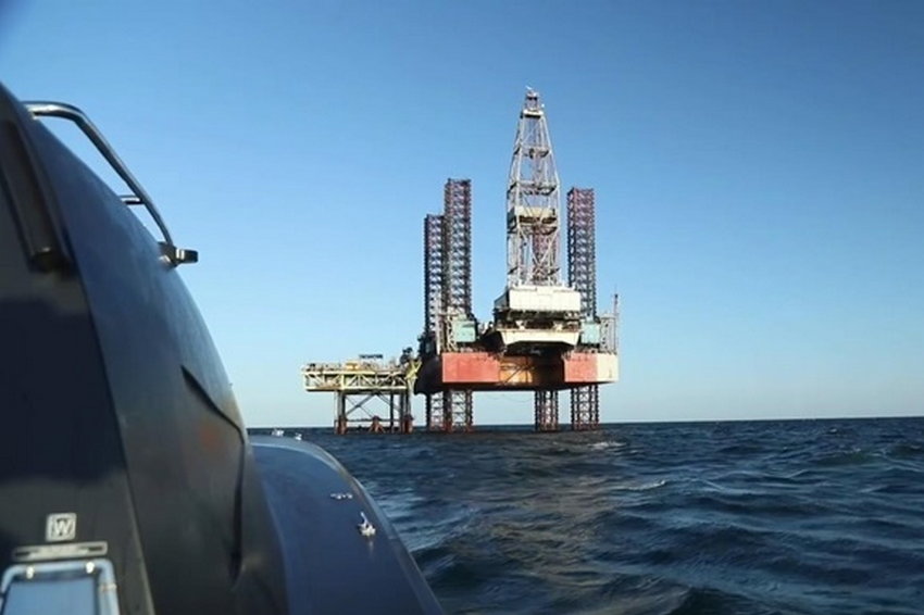 У Чорному морі горять усі 