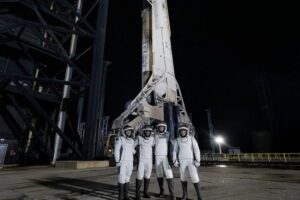 Космічний корабель Crew Dragon з чотирма туристами стартував на орбіту