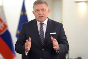 Прем’єр-міністру Словаччини надіслали конверт із кулею