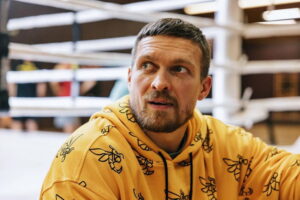 У Польщі пояснили, чому затримали Усика і вдягнули кайданки