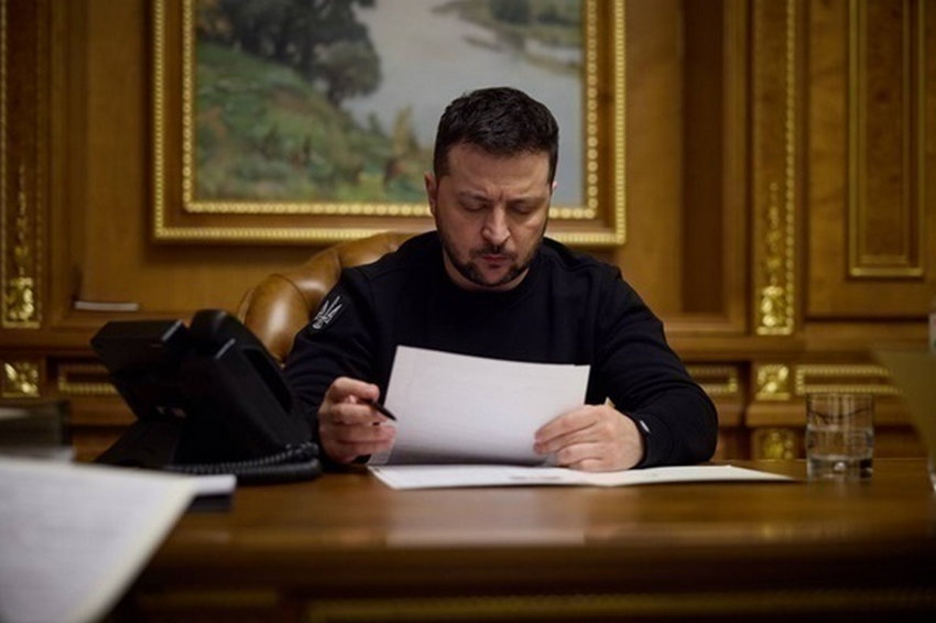 Зеленський увів у дію рішення РНБО про перегляд умов бронювання медиків
