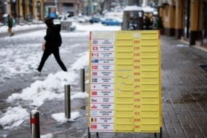 Готівковий долар прискорив зниження в обмінниках