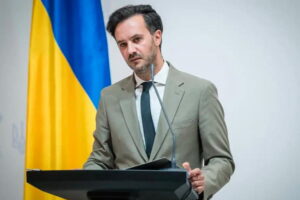 Україна відреагувала на заяву Карлсона про перепродаж зброї