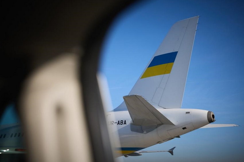 Літак президента України вилетів у Лондон
