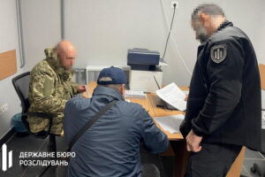Полковник допоміг дружині в тилу отримати майже мільйон 