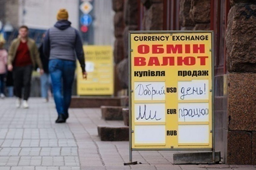 Долар трохи подорожчав на початку тижня
