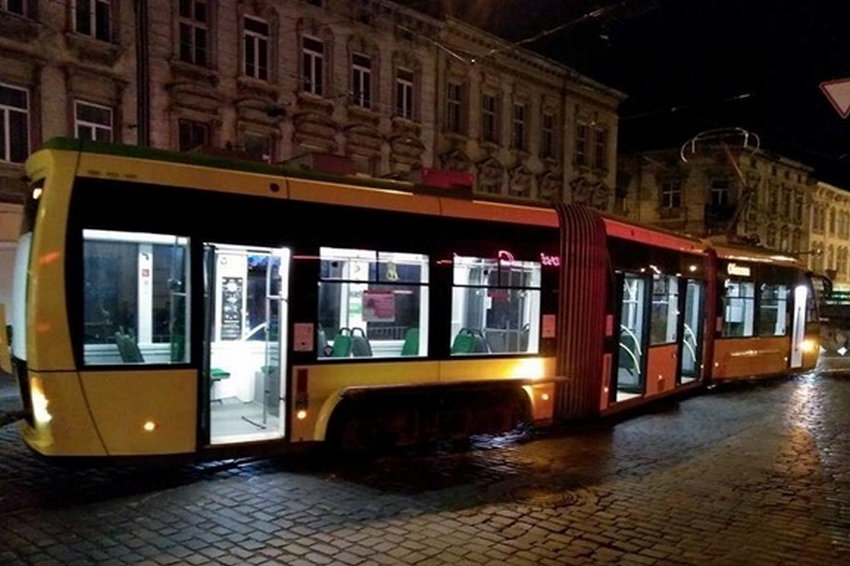 У Львові чоловік загинув під колесами трамвая