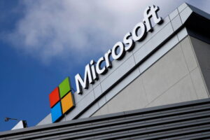 Акції Apple впали на чверть: Microsoft тепер найбагатша компанія світу