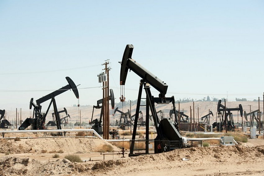 Ціна на нафту впала нижче 60 доларів