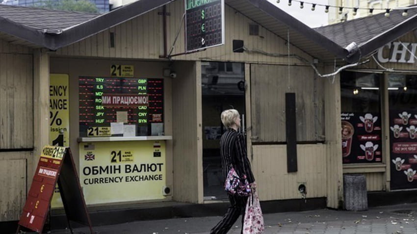 Долар і євро відновили зростання в обмінниках