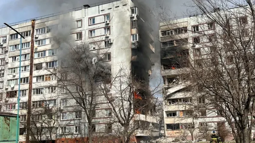 У Запоріжжі російська ракета пошкодила вісім багатоповерхівок